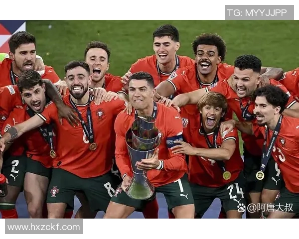 《全球足球球星传奇记录大全:从进球数到荣誉成就的巅峰对决》